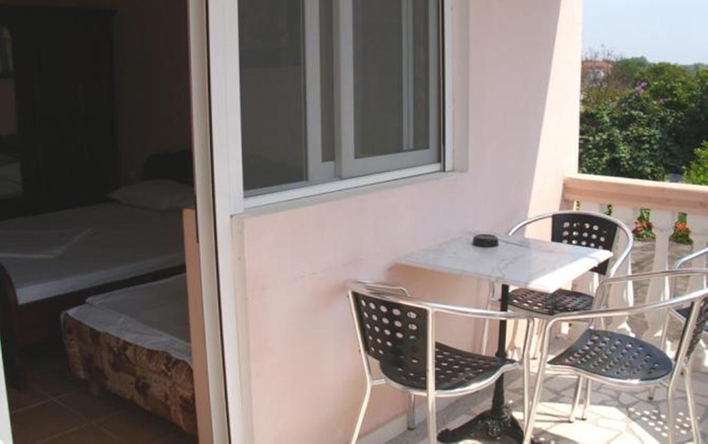 Di Vincenzo Inn Ulcinj Exteriör bild