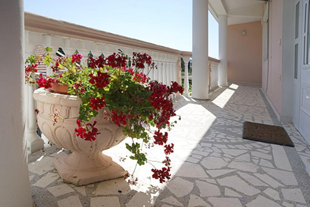 Di Vincenzo Inn Ulcinj Exteriör bild